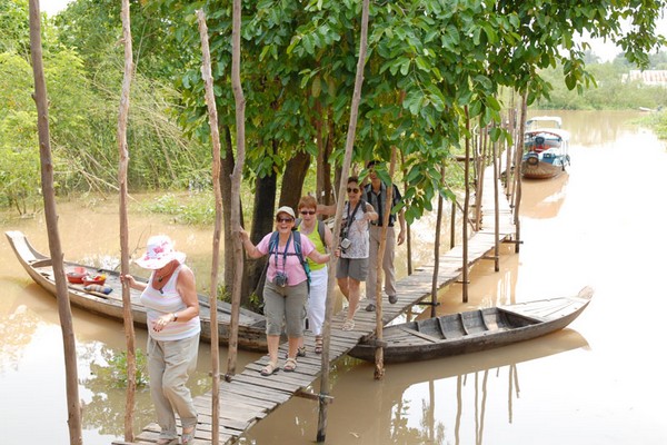 cycling tour mekong delta vietnam cambodia
